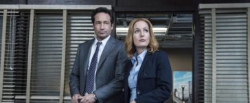 Ein neuer mysteriöser Fall wartet auf Mulder (David Duchovny, l.) und Scully (Gillian Anderson, r.) ... © 2016 Fox and its related entities. All rights reserved. / Ed Araquel