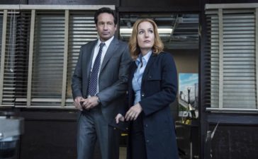 Ein neuer mysteriöser Fall wartet auf Mulder (David Duchovny, l.) und Scully (Gillian Anderson, r.) ... © 2016 Fox and its related entities. All rights reserved. / Ed Araquel