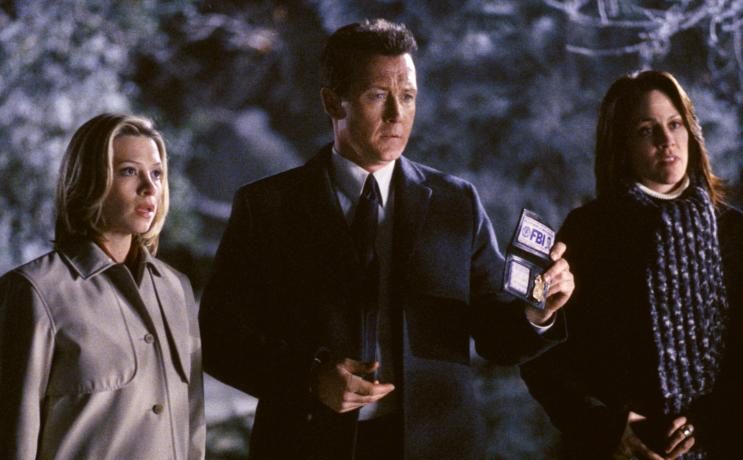 Leyla Harrison (Jolie Jenkins), Doggett (Robert Patrick) und Reyes (Annabeth Gish) haben sich nach Pennsylvania begeben, um dort mysteriöse Vorgänge im Haus einer Bekannten aufzudecken . © 2002 Twentieth Century Fox Film Corporation. All rights reserved.
