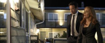 Müssen sich mit zwei psychisch labilen, telepathischen Zwillingen auseinandersetzten: Mulder (David Duchovny, l.) und Scully (Gillian Anderson, r.) ... © 2017 Fox and its related entities. All rights reserved. / Shane Harvey